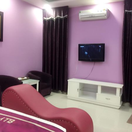 Elly Hotel Hanoi Bagian luar foto