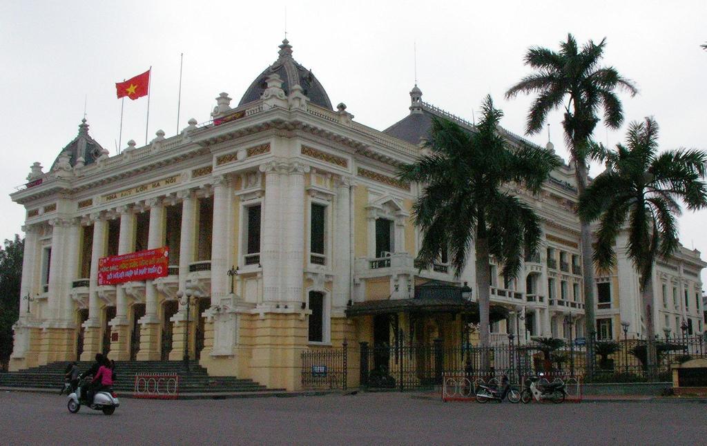 Elly Hotel Hanoi Bagian luar foto